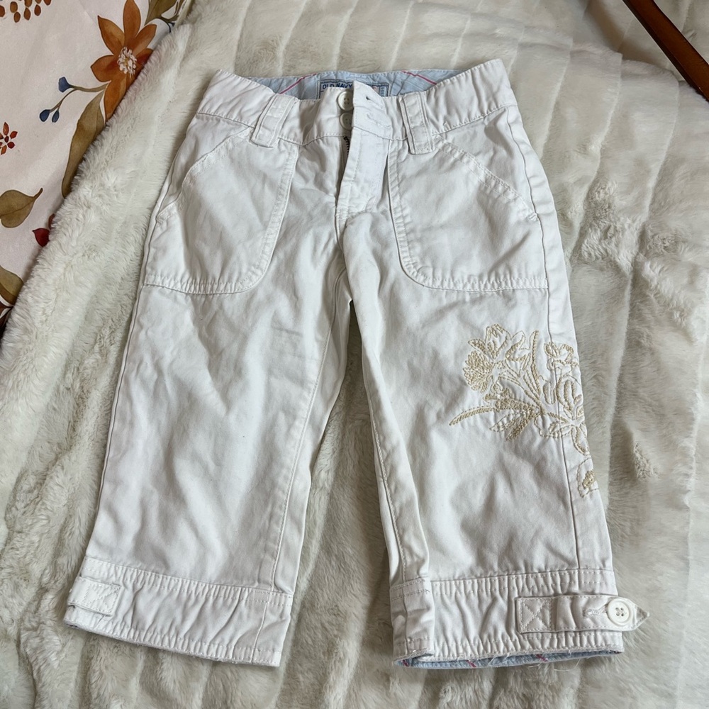 Y2K 2006 Old Navy Girls 5 Khaki Cream Tan Floral Embroidered Spring Summer Capri